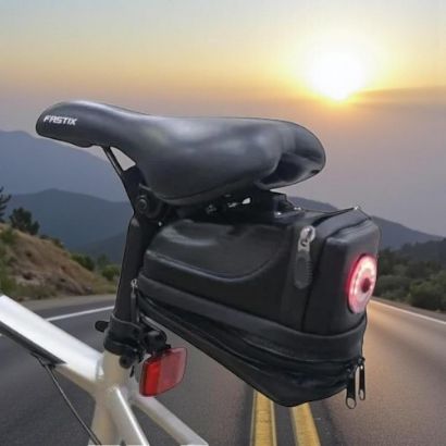 صورة حقيبة مقعد الدراجة مع اسطب خلفي وشحن USB